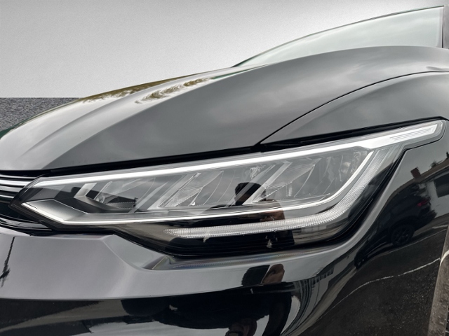 Golf VIII 1.5 eTSI DSG R-LINE PANO+NAVI+ACC+LED+