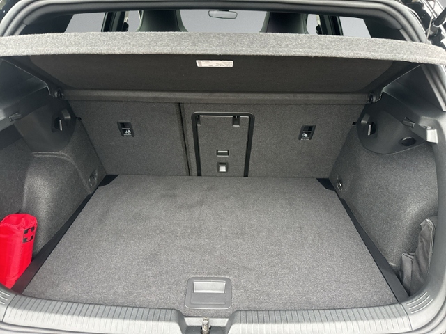 Golf VIII 1.5 eTSI DSG R-LINE PANO+NAVI+ACC+LED+