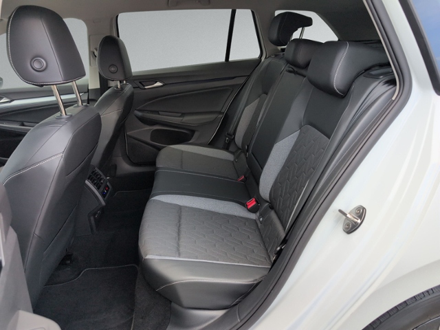 Golf VIII Variant 2.0 TDI DSG AHK+IQ.LIGHT+360°+