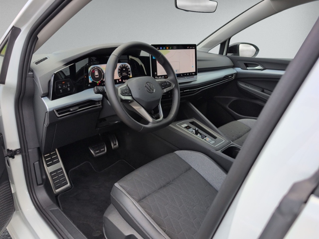 Golf VIII Variant 2.0 TDI DSG AHK+IQ.LIGHT+360°+