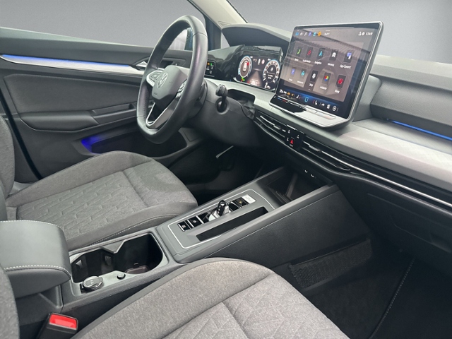 Golf VIII 1.5 eTSI DSG LED+AHK+RFK+ACC+SHZ+APP-C