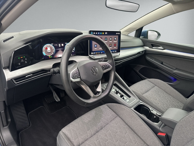 Golf VIII 1.5 eTSI DSG LED+AHK+RFK+ACC+SHZ+APP-C