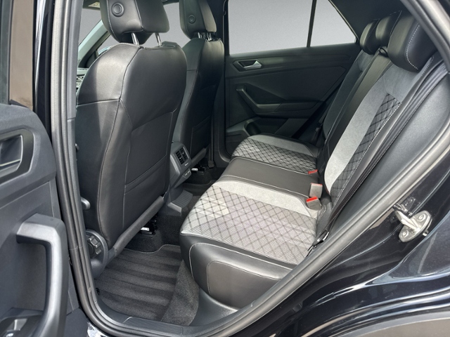 T-Roc 1.5 TSI DSG R-LINE PANO+IQ.LIGHT+RFK+NAVI+