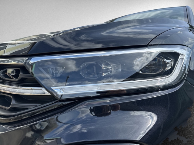 T-Roc 1.5 TSI DSG R-LINE PANO+IQ.LIGHT+RFK+NAVI+