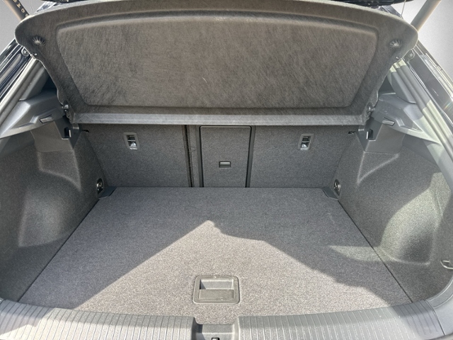 T-Roc 1.5 TSI DSG R-LINE PANO+IQ.LIGHT+RFK+NAVI+