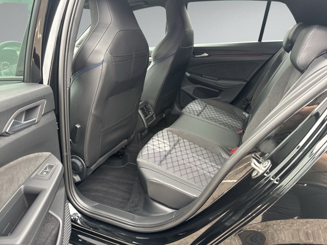 Golf VIII 1.5 eTSI DSG R-LINE PANO+NAVI+ACC+LED+