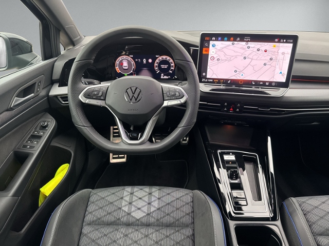 Golf VIII 1.5 eTSI DSG R-LINE PANO+NAVI+ACC+LED+