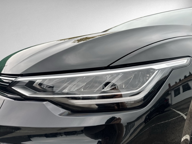 Golf VIII 1.5 eTSI DSG R-LINE PANO+NAVI+ACC+LED+