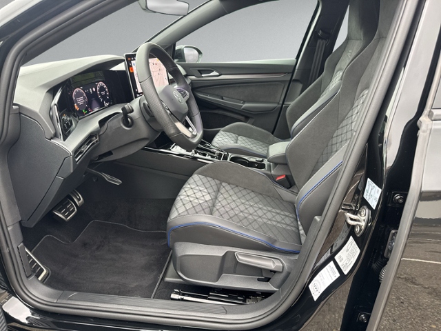 Golf VIII 1.5 eTSI DSG R-LINE PANO+NAVI+ACC+LED+