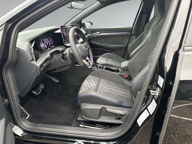 Golf VIII 1.5 eTSI DSG R-LINE PANO+NAVI+ACC+LED+