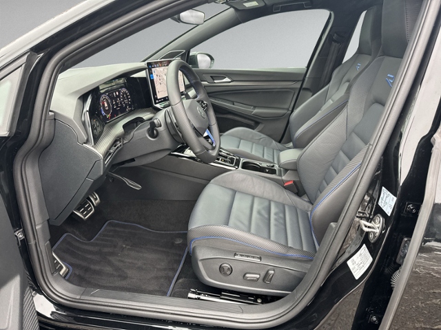 Golf VIII 2.0 TSI DSG R BLACK EDITION +PANO+360°